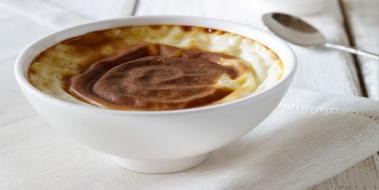 Yumurtalı Sütlaç Tarifi ve Malzemeleri Yumurtalı Sütlaç